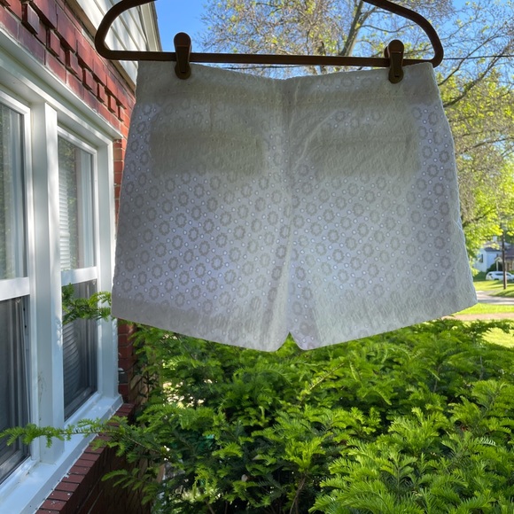 White lace shorts! - Picture 4 of 6